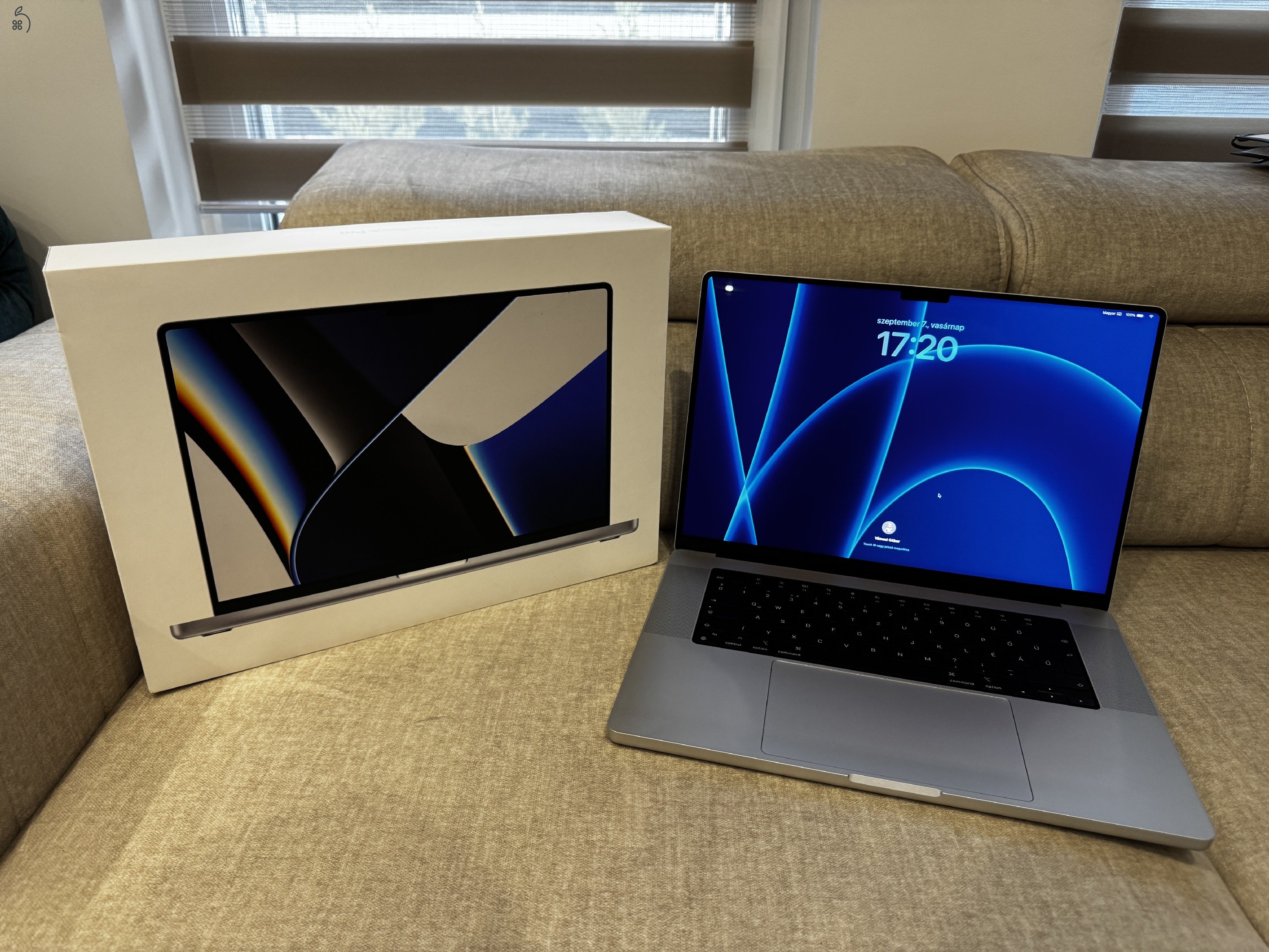 Macbook Pro 16 (2021) - Apple M1 Pro - 1 TB SSD Ajándék Tokkal