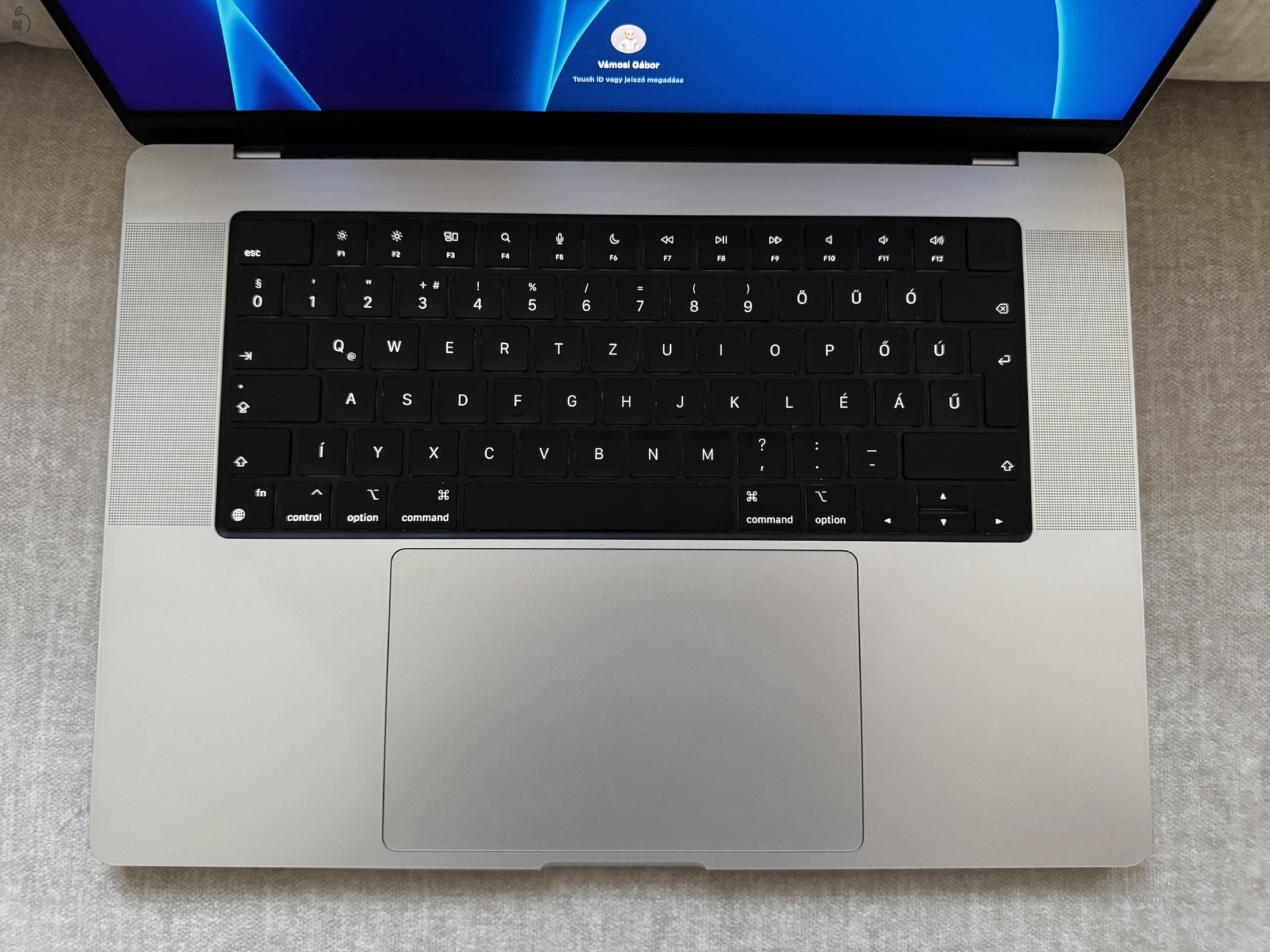 Macbook Pro 16 (2021) - Apple M1 Pro - 1 TB SSD Ajándék Tokkal