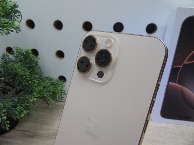 Apple iPhone 16 Pro Max – Desert Titanium – Titán dizájn, Pro kamera – 256 GB – Használt, karcmentes – 100% akku (22 ciklus) – Garancia 2026. 06. 19-ig