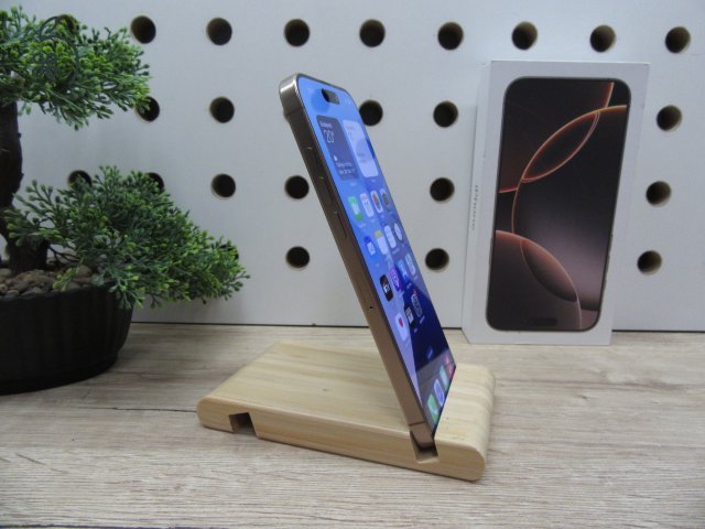 Apple iPhone 16 Pro Max – Desert Titanium – Titán dizájn, Pro kamera – 256 GB – Használt, karcmentes – 100% akku (22 ciklus) – Garancia 2026. 06. 19-ig