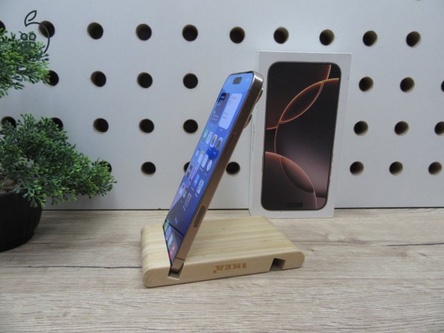 Apple iPhone 16 Pro Max – Desert Titanium – Titán dizájn, Pro kamera – 256 GB – Használt, karcmentes – 100% akku (22 ciklus) – Garancia 2026. 06. 19-ig