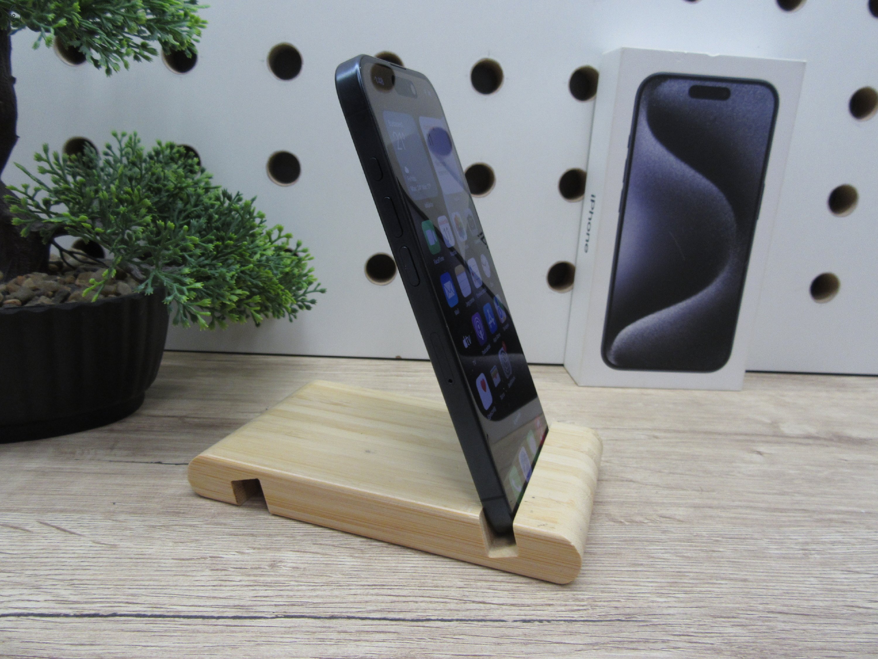 Apple iPhone 15 Pro – Blue Titanium – Titán dizájn, Pro teljesítmény – 128 GB – Használt, karcmentes – 3 hónap garanciával