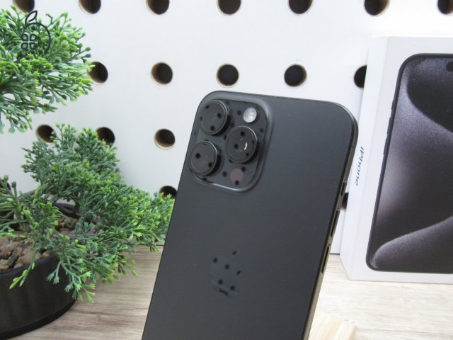 Apple iPhone 15 Pro Max – Black Titanium – Titán stílus, 5× optikai zoom – 256 GB – Használt, karcmentes – 3 hónap garanciával