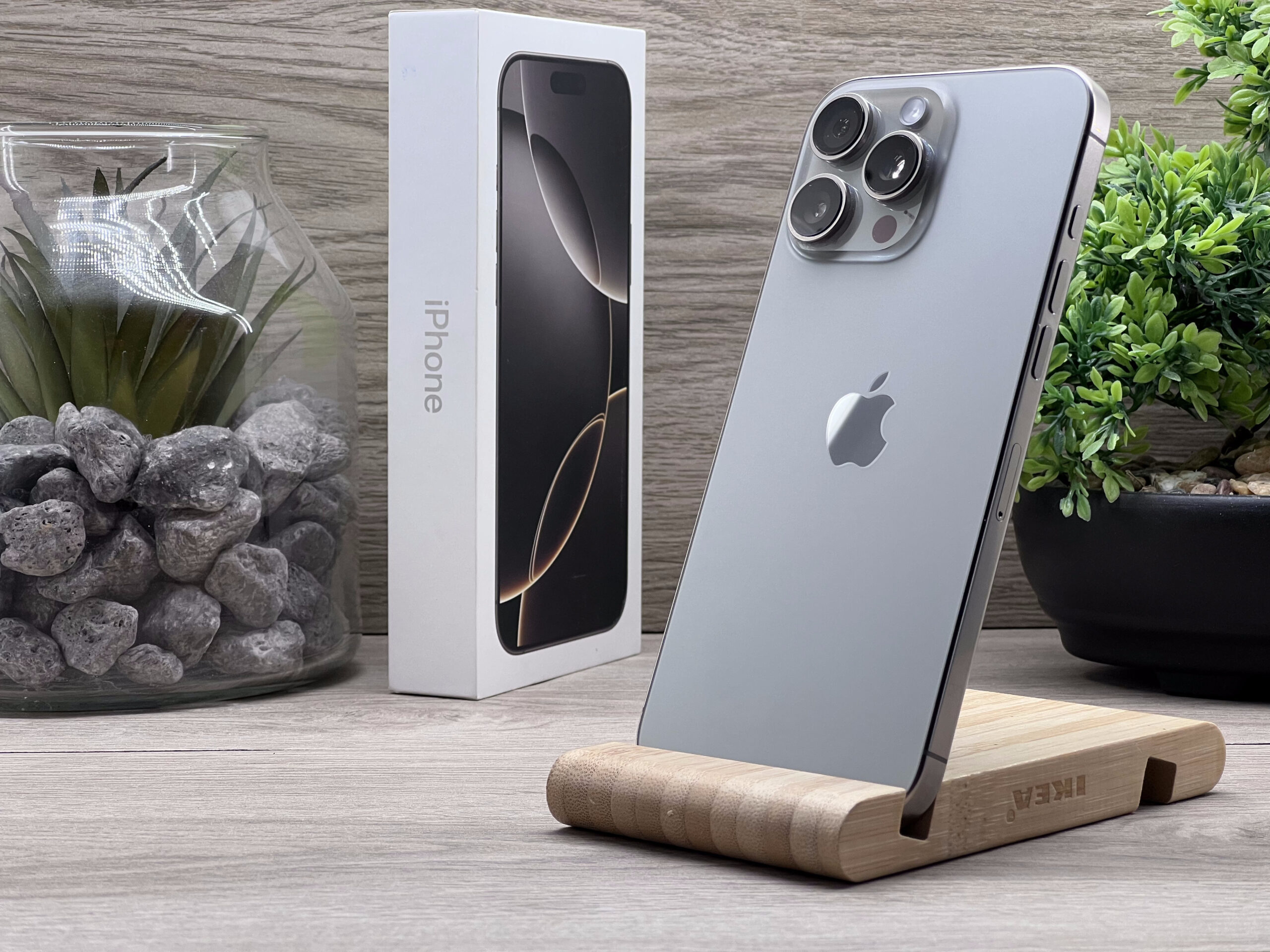 Hibátlan iPhone 16 Pro Max Natural Titanium 256GB 2 ÉV Garanciával Számlával 100% Akksi