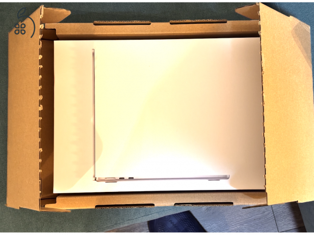 Eladó MacBook Air M2 (2022)