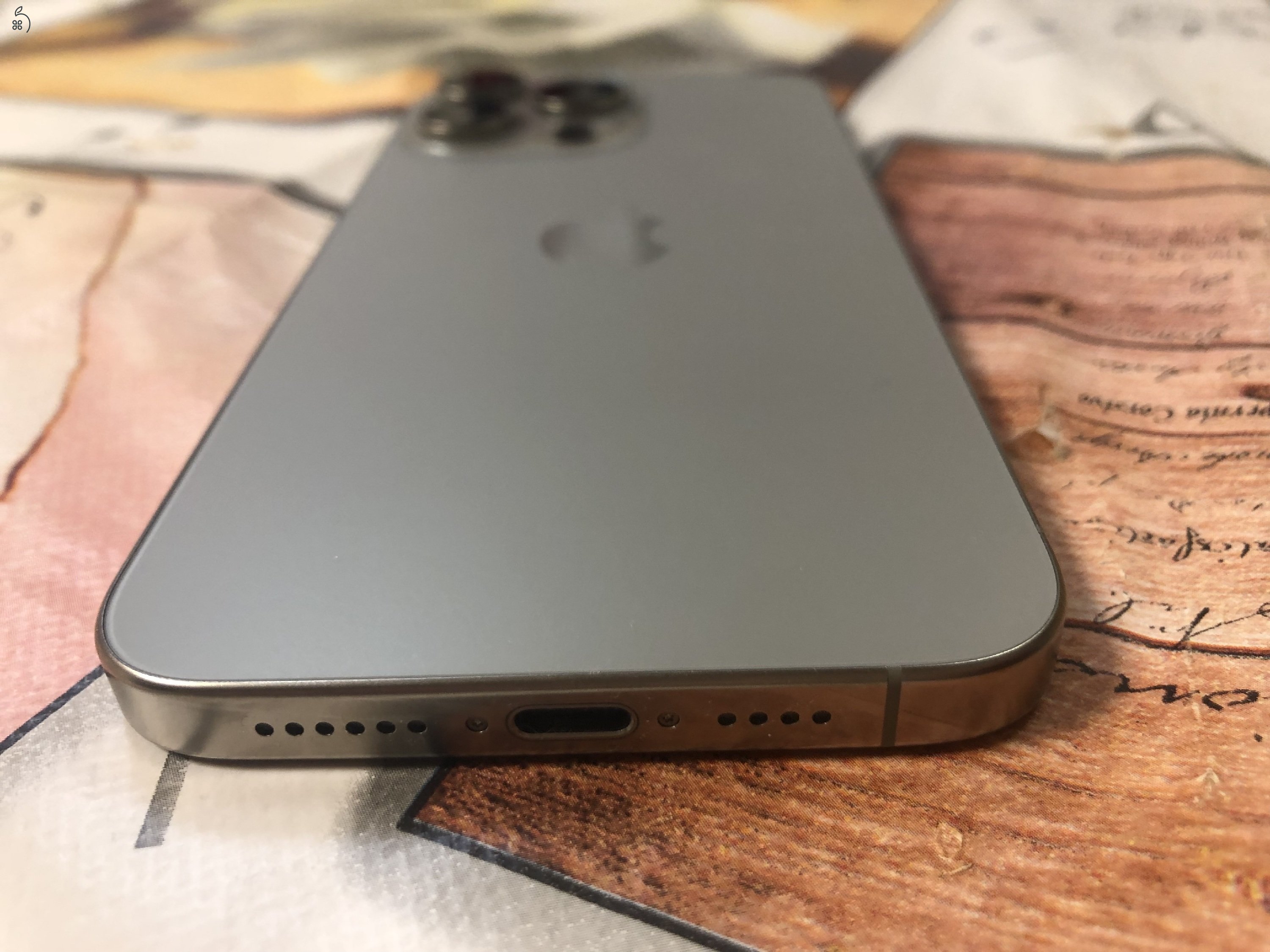 Eladó 1 éves független iPhone 15 Pro Max 
