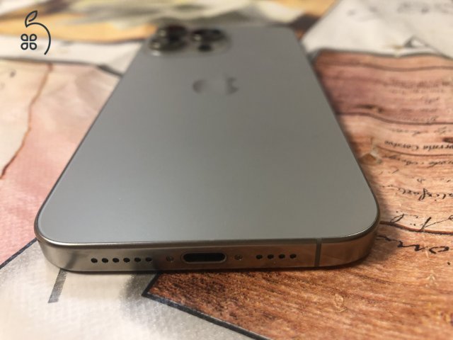 Eladó 1 éves független iPhone 15 Pro Max 
