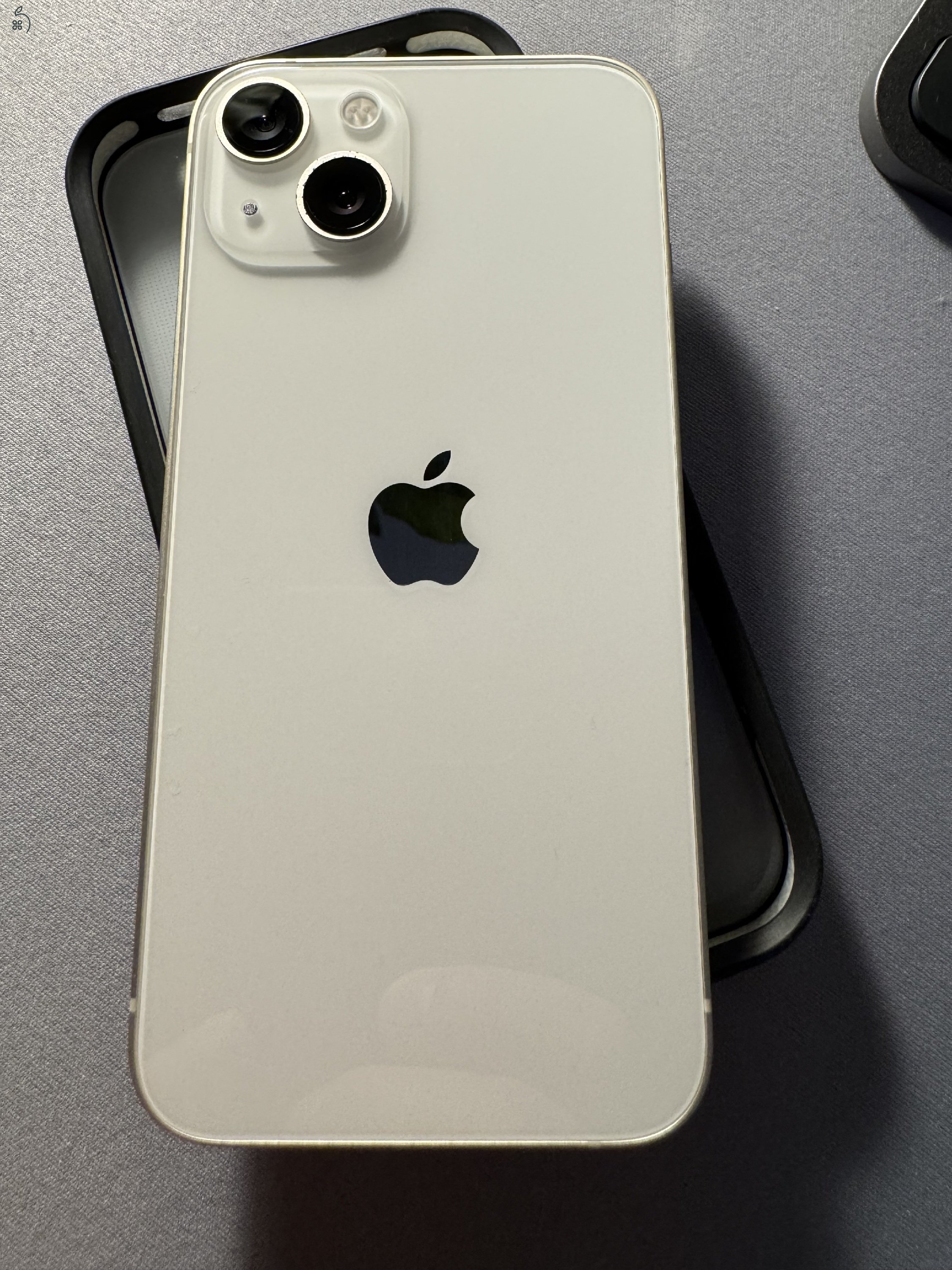 Apple iPhone 13 128 GB Starlight karcmentes, szép állapotban