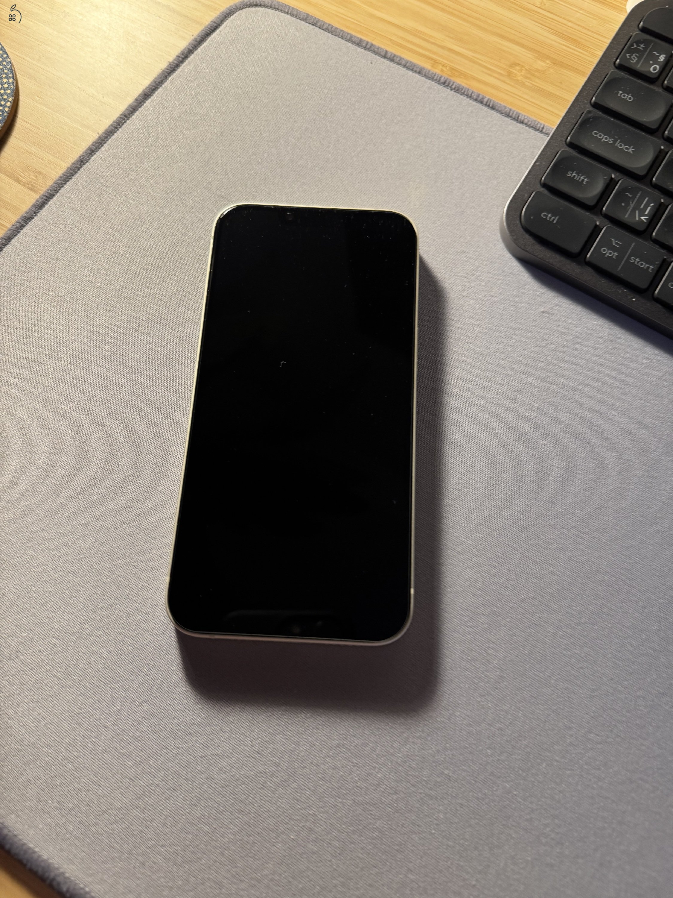 Apple iPhone 13 128 GB Starlight karcmentes, szép állapotban