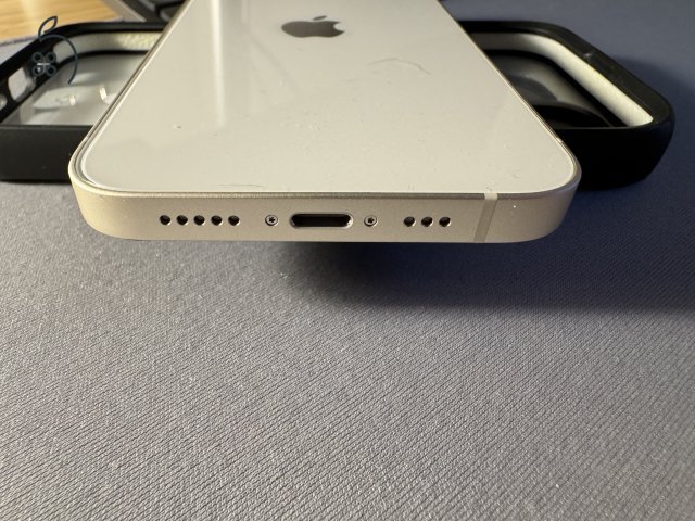 Apple iPhone 13 128 GB Starlight karcmentes, szép állapotban