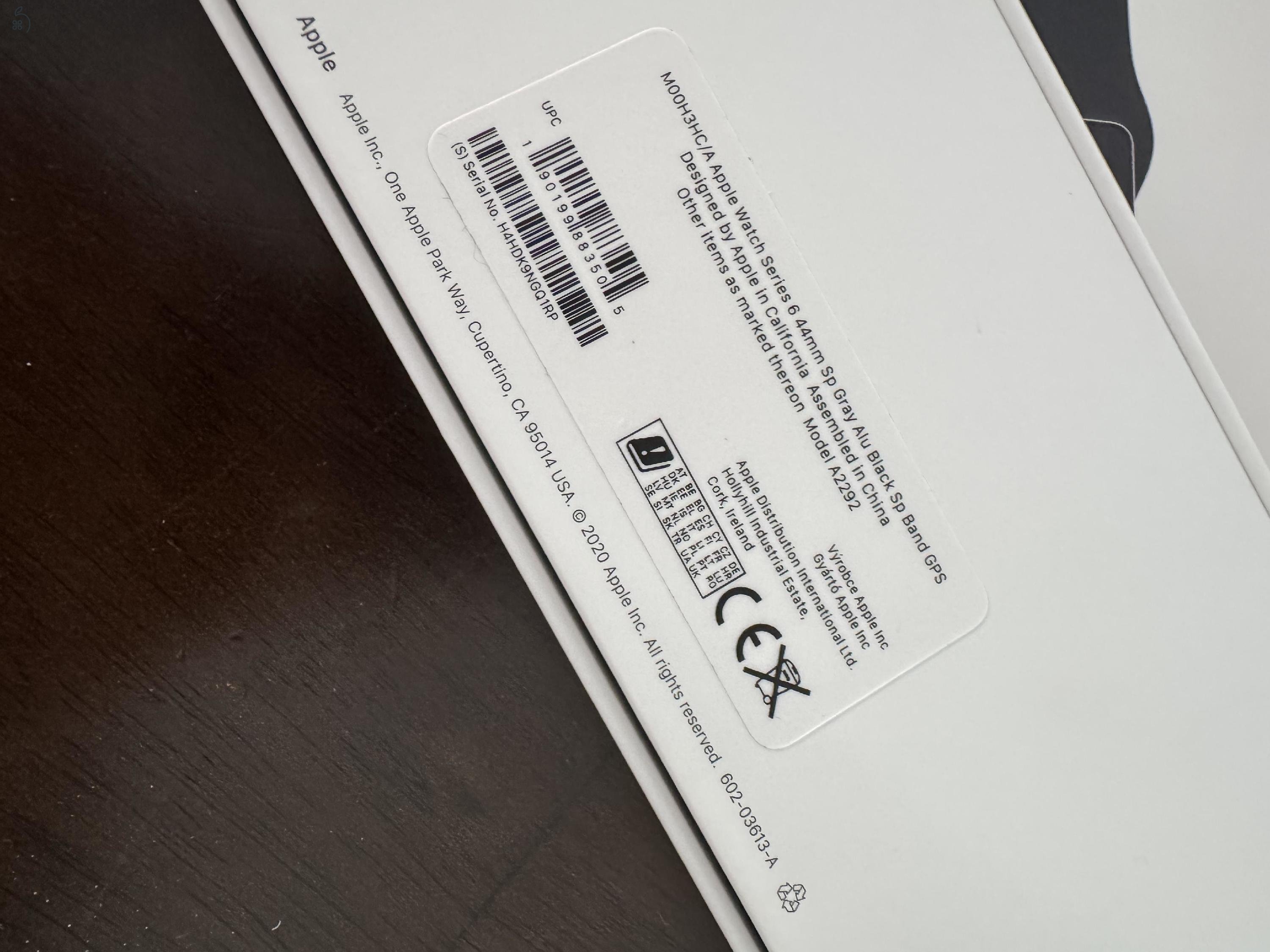 Apple watch series 6 44mm, bontatlan töltővel