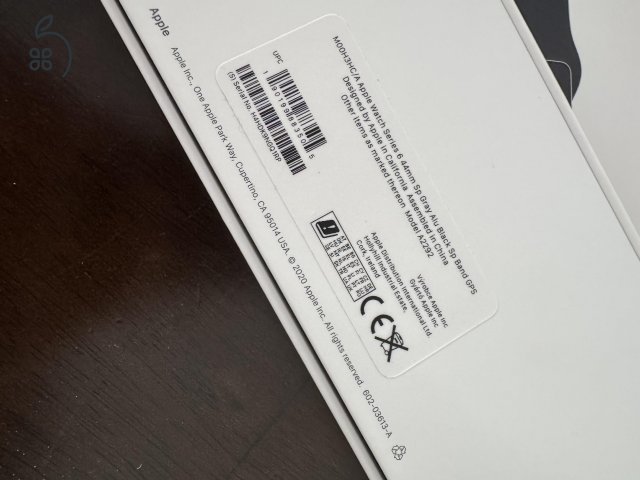 Apple watch series 6 44mm, bontatlan töltővel