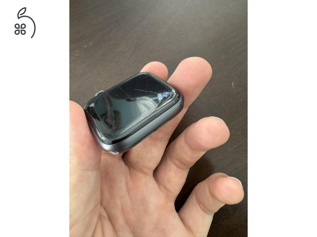 Apple watch series 6 44mm, bontatlan töltővel