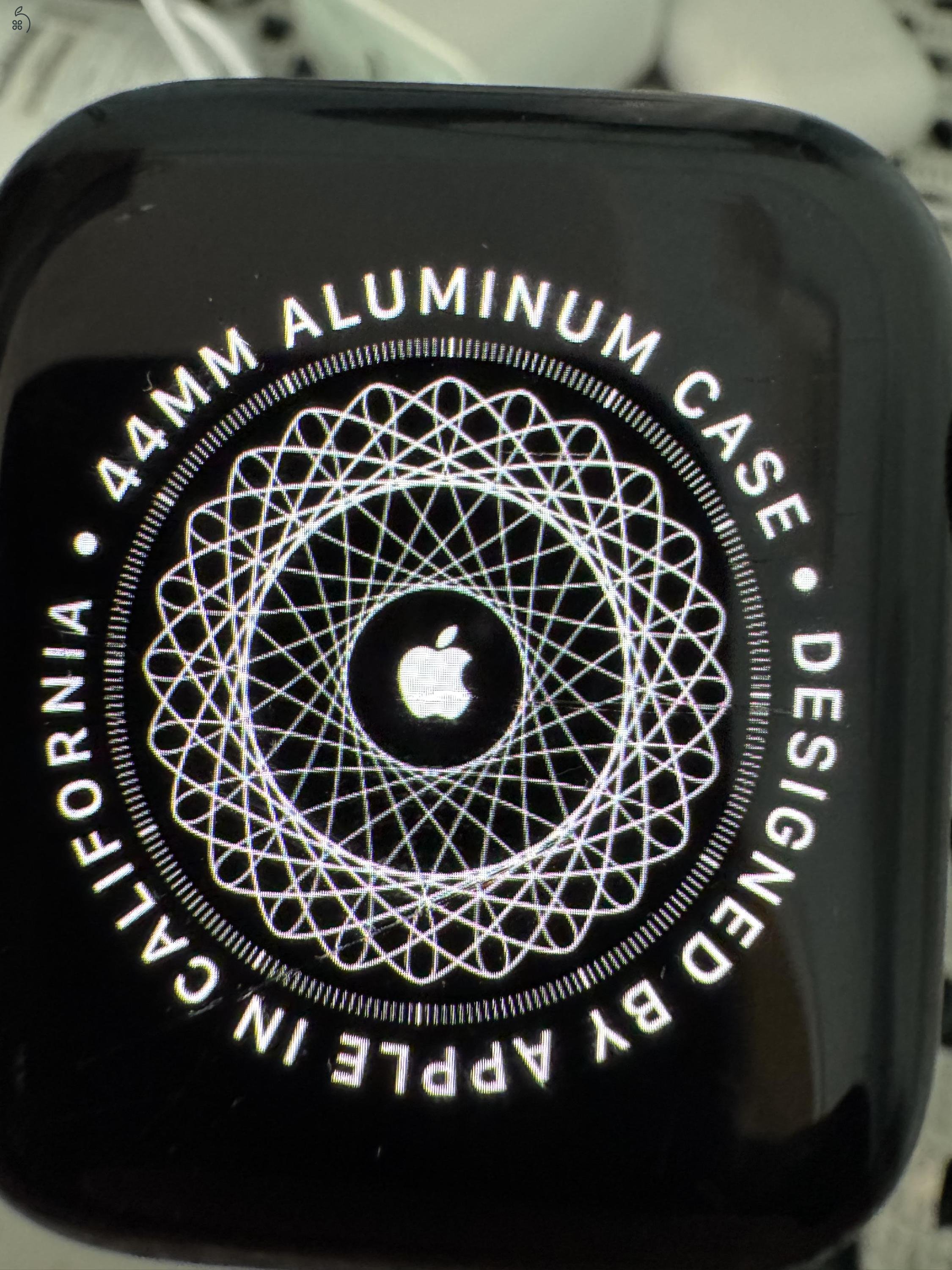 Apple watch series 6 44mm, bontatlan töltővel