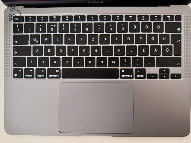 Eladó Apple MacBook Air 13” (2020, M1, 8GB/256GB) – újszerű állapotban