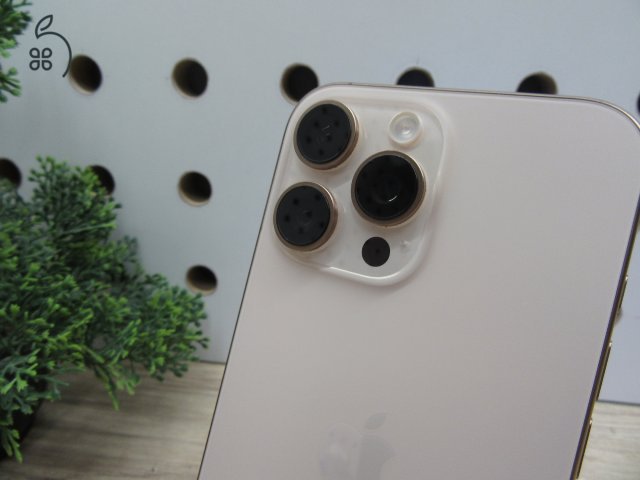 Apple iPhone 16 Pro Max - Desert Titanium - Használt, karcmentes