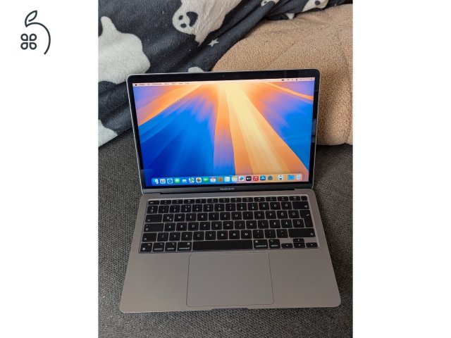 MacBook Air M1 magyar billentyűzet, megkímélt állapot 