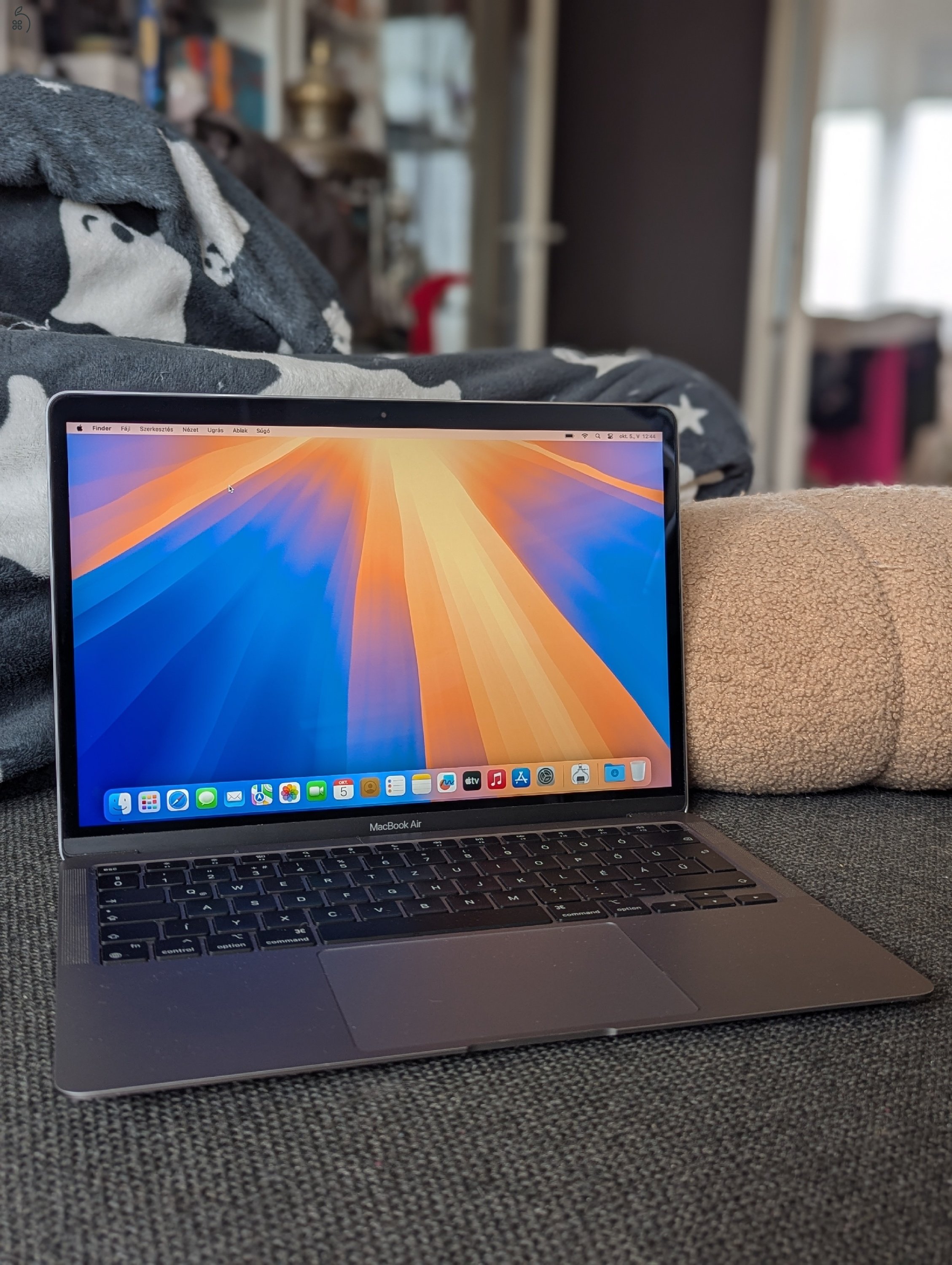 MacBook Air M1 magyar billentyűzet, megkímélt állapot 