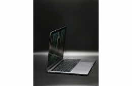 Apple MacBook Pro 13″ Touch Bar 2019 i7 1TB Space Gray akku - 12 HÓ GARANCIA