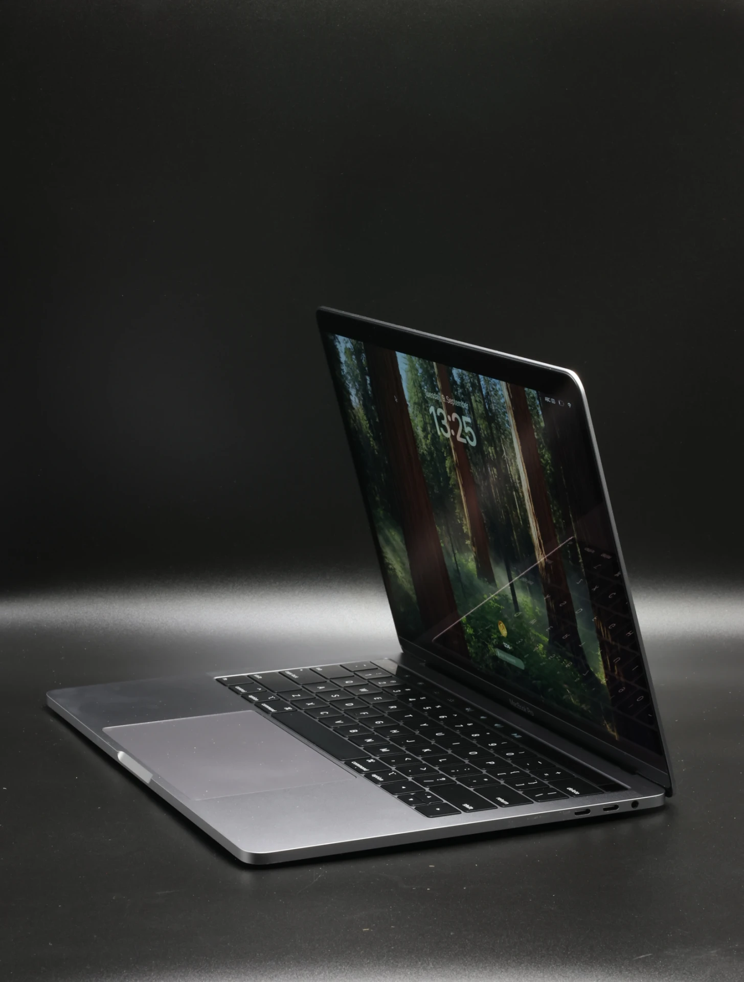 Apple MacBook Pro 13″ Touch Bar 2019 i7 1TB Space Gray akku - 12 HÓ GARANCIA