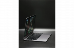 Apple MacBook Pro 13″ Touch Bar 2019 i7 1TB Space Gray akku - 12 HÓ GARANCIA