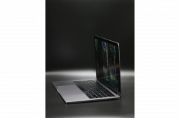 Apple MacBook Pro 13″ Touch Bar 2019 i7 1TB Space Gray akku - 12 HÓ GARANCIA