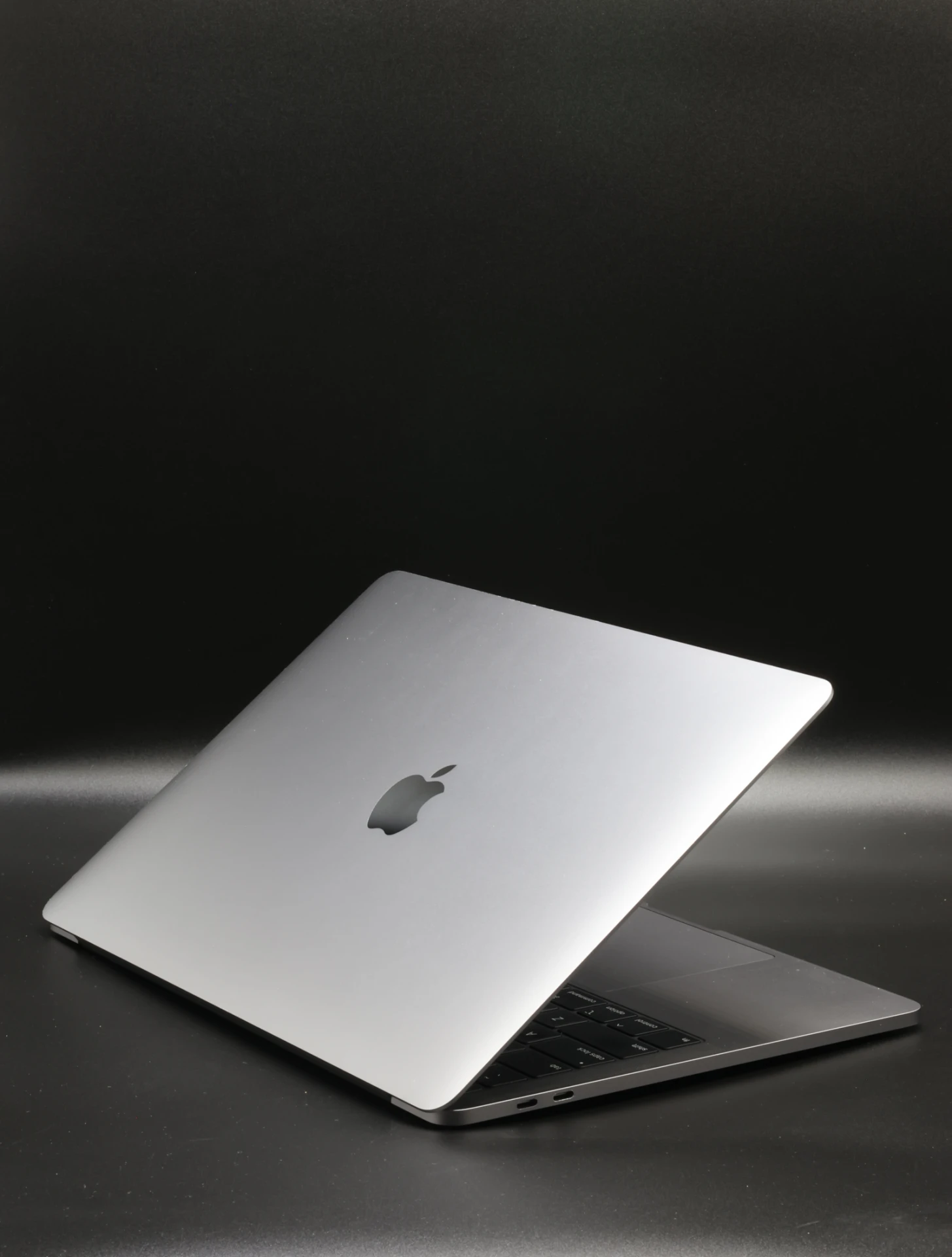 Apple MacBook Pro 13″ Touch Bar 2019 i7 1TB Space Gray akku - 12 HÓ GARANCIA