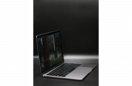 Apple MacBook Pro 13″ Touch Bar 2019 i7 1TB Space Gray akku - 12 HÓ GARANCIA