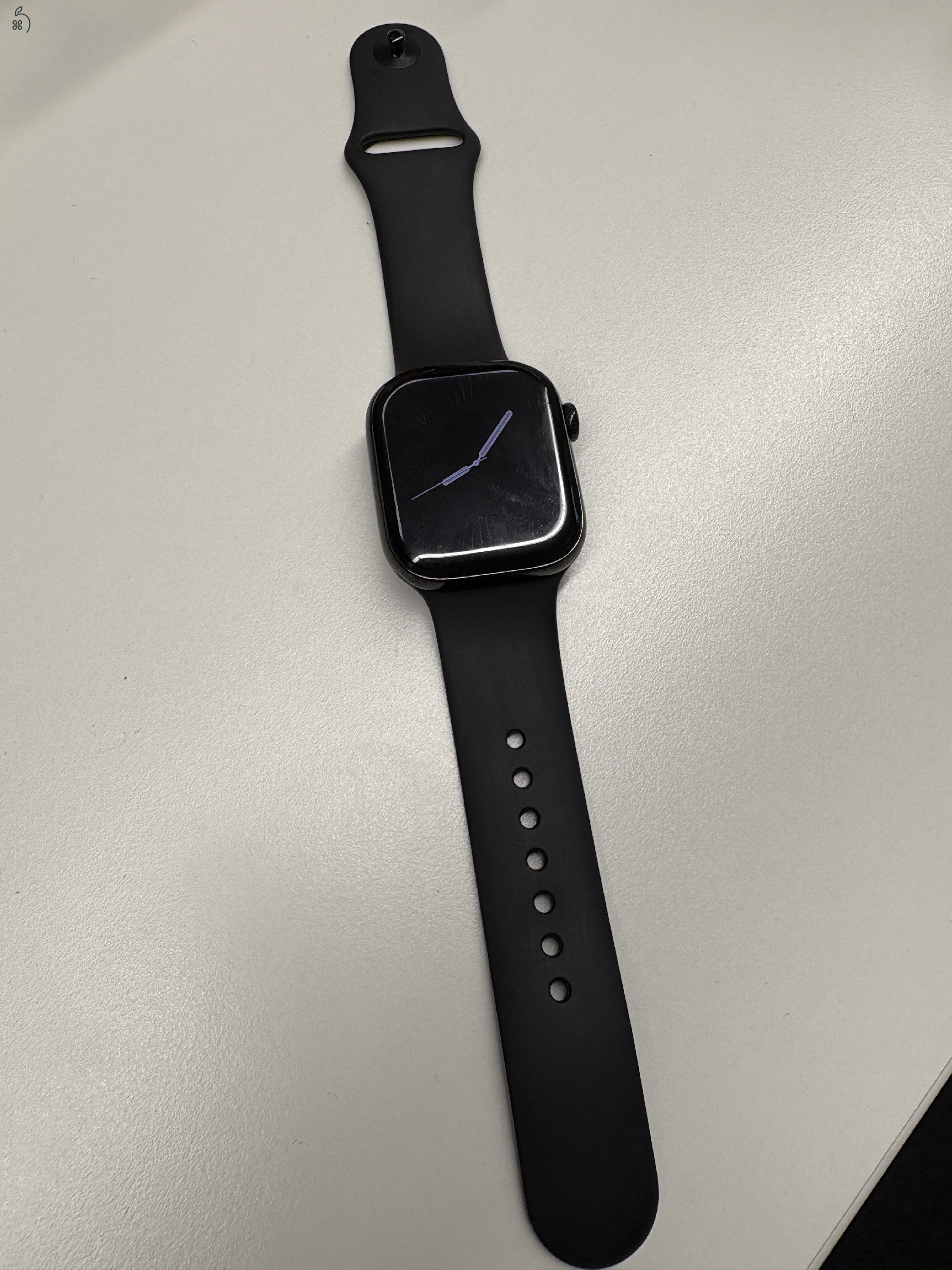 Apple Watch S10 eSIM palaszürke titán házzal, fekete sport szíjjal S/M