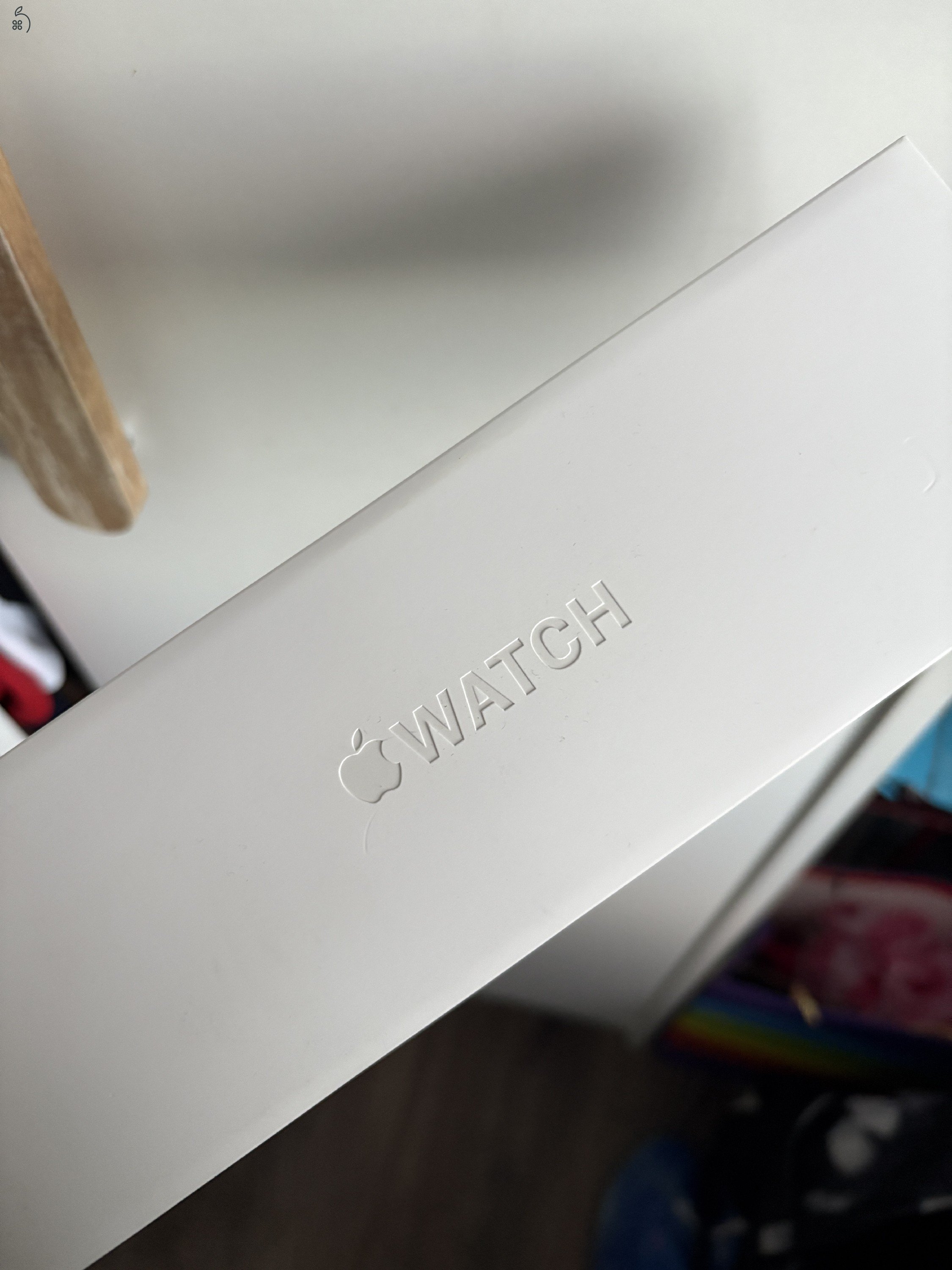 Apple Watch S10 eSIM palaszürke titán házzal, fekete sport szíjjal S/M