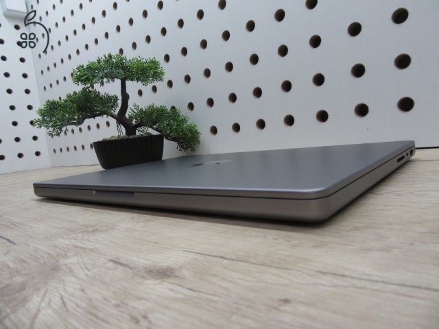 Apple MacBook Pro 14” (2021, M1 Pro) – Liquid Retina XDR, ProMotion 120 Hz, 8-magos CPU / 14-magos GPU – 16/500 – Használt, karcmentes – 95% akku (32 ciklus) – Garancia 3 hónap