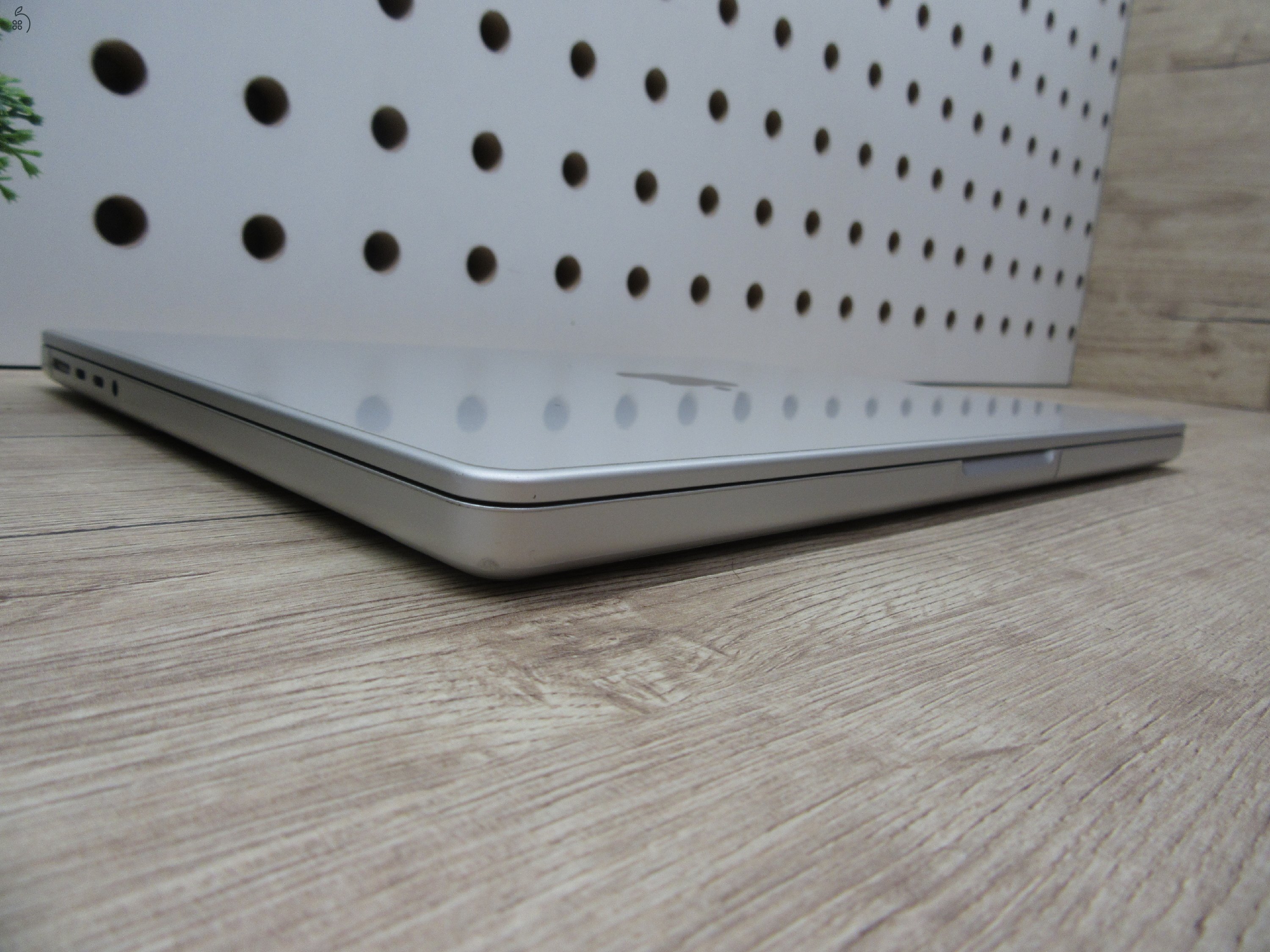 Apple MacBook Pro 14” (2021, M1 Pro) – Liquid Retina XDR, ProMotion 120 Hz – 8-magos CPU / 14-magos GPU – 16/500 – Használt, újszerű (külsőleg teljesen fóliázva) – 82% akku (377 ciklus) – Garancia 3 hónap