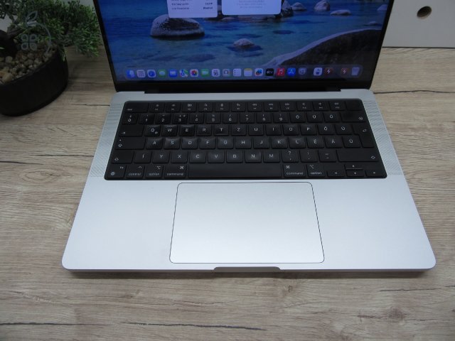 Apple MacBook Pro 14” (2021, M1 Pro) – Liquid Retina XDR, ProMotion 120 Hz – 8-magos CPU / 14-magos GPU – 16/500 – Használt, újszerű (külsőleg teljesen fóliázva) – 82% akku (377 ciklus) – Garancia 3 hónap