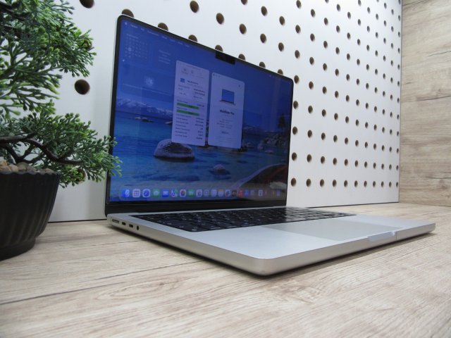 Apple MacBook Pro 14” (2021, M1 Pro) – Liquid Retina XDR, ProMotion 120 Hz – 8-magos CPU / 14-magos GPU – 16/500 – Használt, újszerű (külsőleg teljesen fóliázva) – 82% akku (377 ciklus) – Garancia 3 hónap