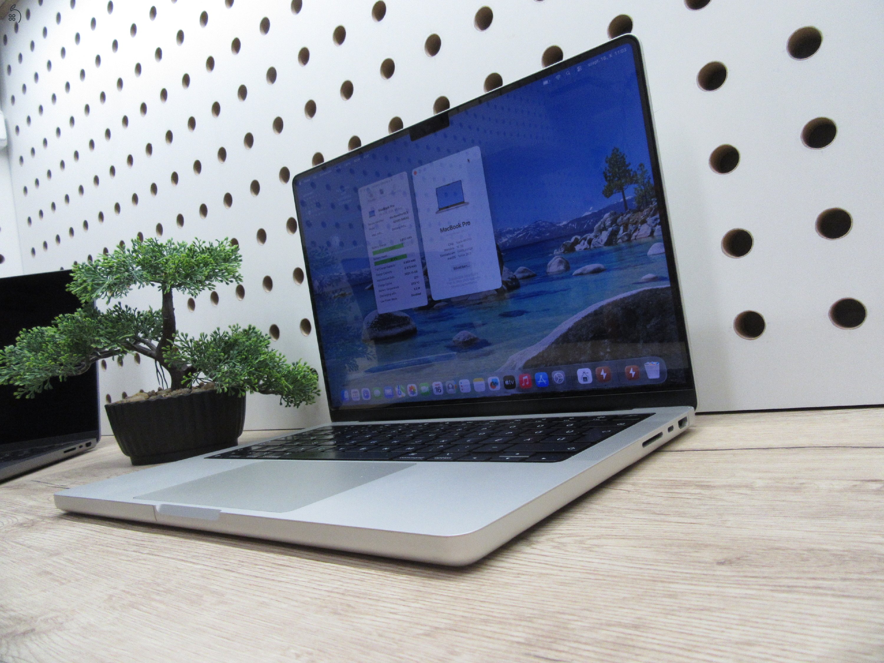 Apple MacBook Pro 14” (2021, M1 Pro) – Liquid Retina XDR, ProMotion 120 Hz – 8-magos CPU / 14-magos GPU – 16/500 – Használt, újszerű (külsőleg teljesen fóliázva) – 82% akku (377 ciklus) – Garancia 3 hónap