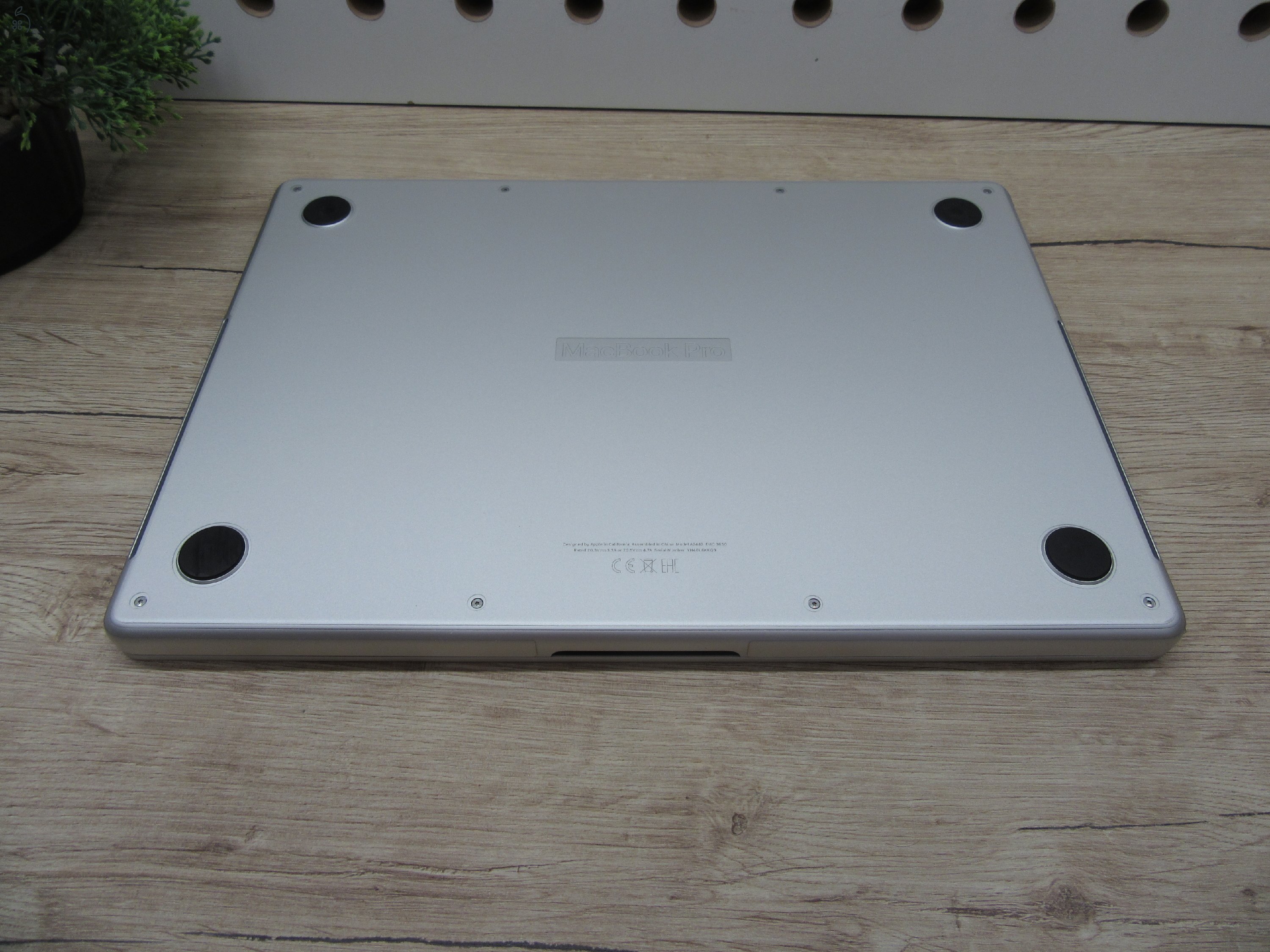 Apple MacBook Pro 14” (2021, M1 Pro) – Liquid Retina XDR, ProMotion 120 Hz – 8-magos CPU / 14-magos GPU – 16/500 – Használt, újszerű (külsőleg teljesen fóliázva) – 82% akku (377 ciklus) – Garancia 3 hónap