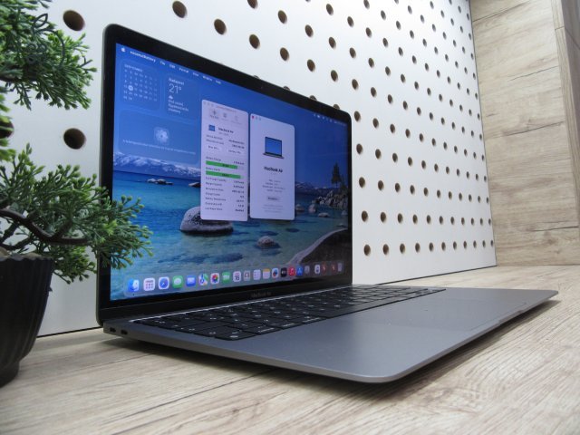 Apple MacBook Air 13” (2020, M1) – Csendes erő, Retina kijelző – 8/256 – Használt, karcmentes – 91% akku (122 ciklus) – Garancia 3 hónap