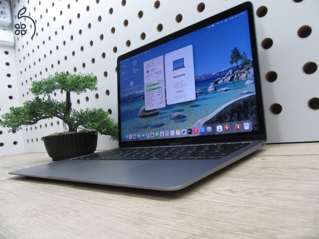 Apple MacBook Air 13” (2020, M1) – Csendes erő, Retina kijelző – 8/256 – Használt, karcmentes – 91% akku (122 ciklus) – Garancia 3 hónap