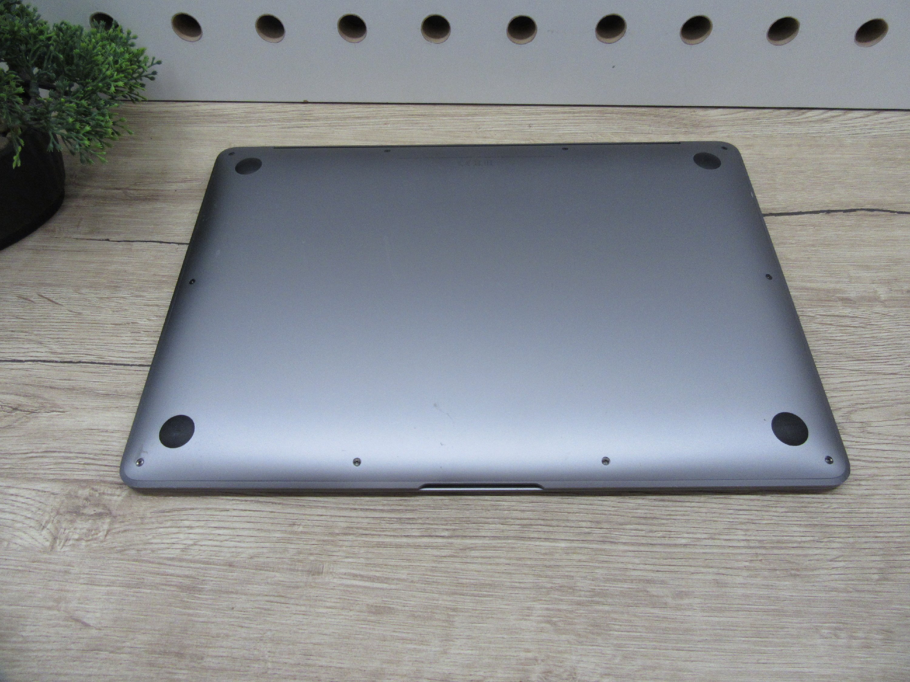 Apple MacBook Air 13” (2020, M1) – Csendes erő, Retina kijelző – 8/256 – Használt, karcmentes – 91% akku (122 ciklus) – Garancia 3 hónap