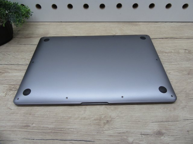 Apple MacBook Air 13” (2020, M1) – Csendes M1 erő, Retina kijelző, 15 órás üzemidő – 8/256 – Használt, szép – 90% akku (44 ciklus) – Garancia 3 hónap