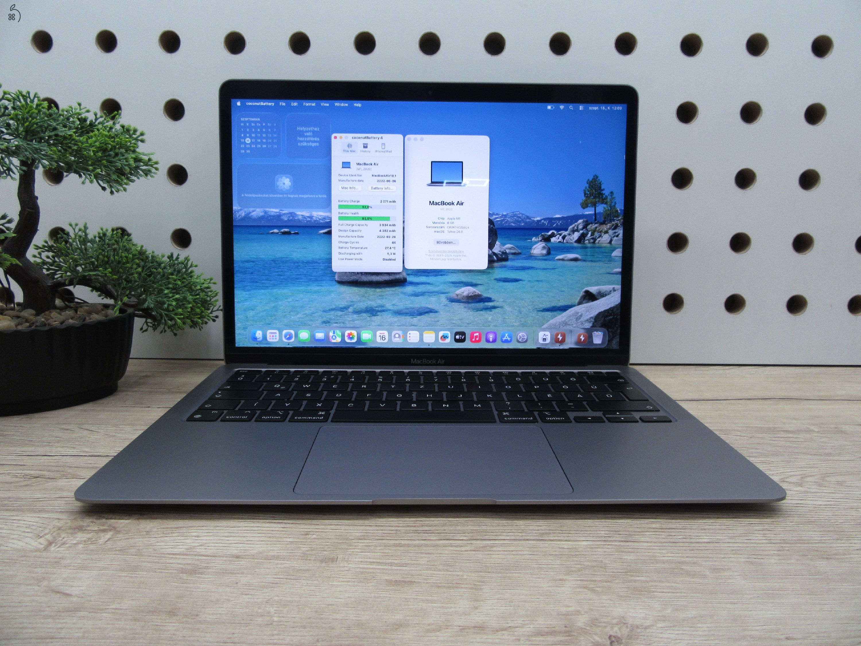Apple MacBook Air 13” (2020, M1) – Csendes M1 erő, Retina kijelző, 15 órás üzemidő – 8/256 – Használt, szép – 90% akku (44 ciklus) – Garancia 3 hónap