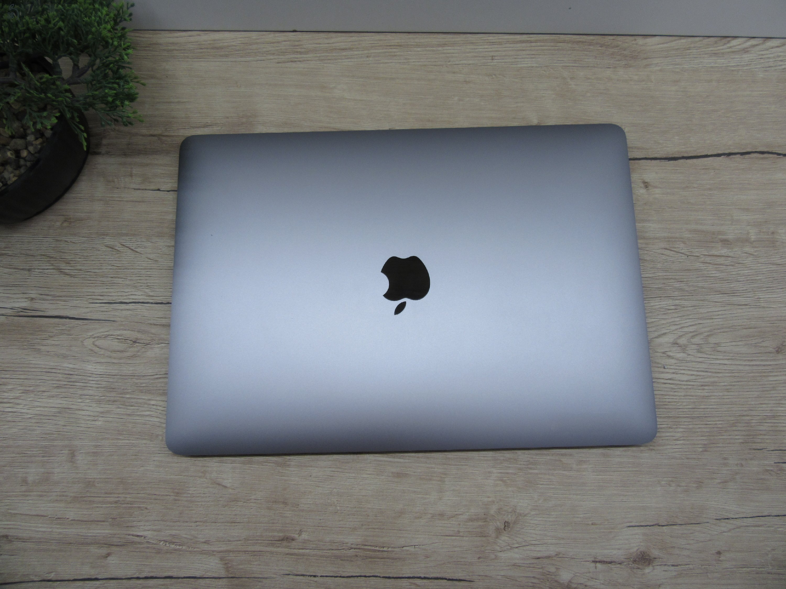 Apple MacBook Air 13” (2020, M1) – Csendes M1-teljesítmény, Retina kijelző – 8/256 – Használt, karcmentes – 86% akku (172 ciklus) – Garancia 3 hónap