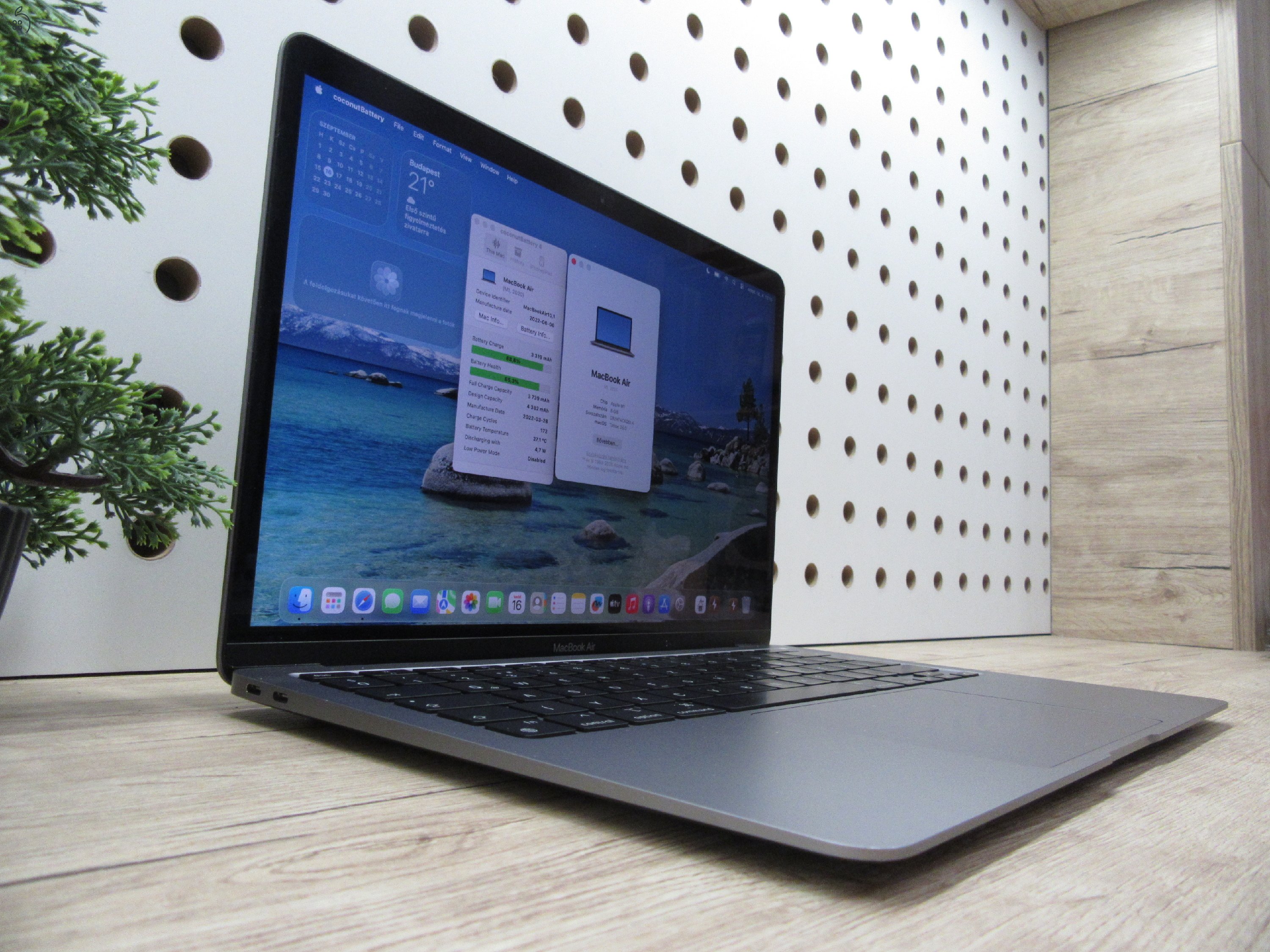 Apple MacBook Air 13” (2020, M1) – Csendes M1-teljesítmény, Retina kijelző – 8/256 – Használt, karcmentes – 86% akku (172 ciklus) – Garancia 3 hónap