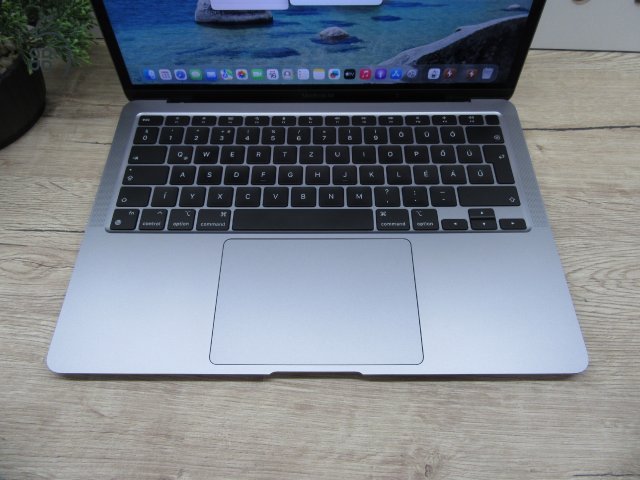 Apple MacBook Air 13” (2020, M1) – Csendes M1-teljesítmény, Retina kijelző – 8/256 – Használt, karcmentes – 86% akku (172 ciklus) – Garancia 3 hónap