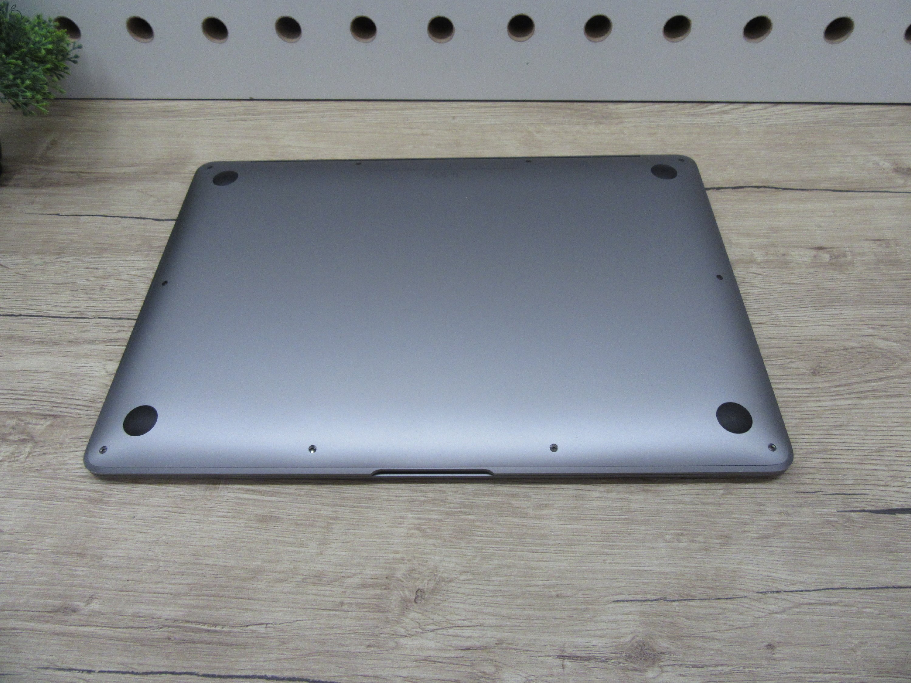 Apple MacBook Air 13” (2020, M1) – Csendes M1-teljesítmény, Retina kijelző – 8/256 – Használt, karcmentes – 86% akku (172 ciklus) – Garancia 3 hónap