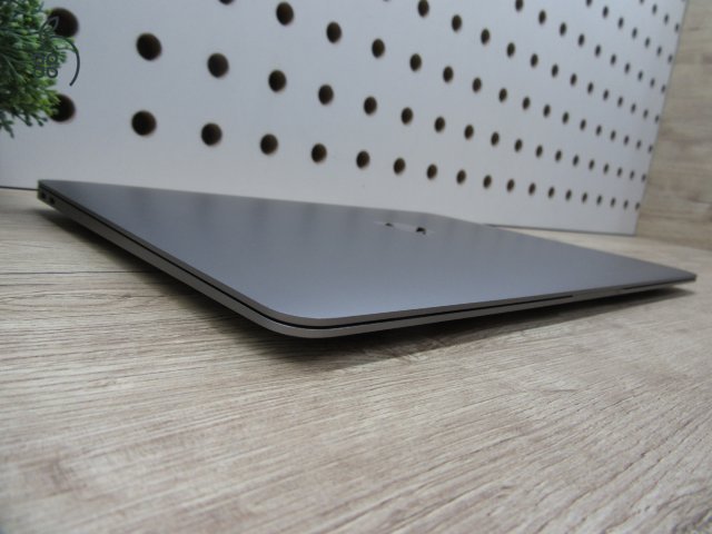 Apple MacBook Air 13” (2020, M1) – Csendes M1-teljesítmény, Retina kijelző, ~15 óra üzemidő – 8/256 – Használt, újszerű – 93% akku (62 ciklus) – Garancia 3 hónap