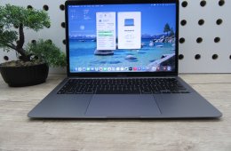 Apple MacBook Air 13” (2020, M1) – Csendes M1-teljesítmény, Retina kijelző, ~15 óra üzemidő – 8/256 – Használt, újszerű – 93% akku (62 ciklus) – Garancia 3 hónap