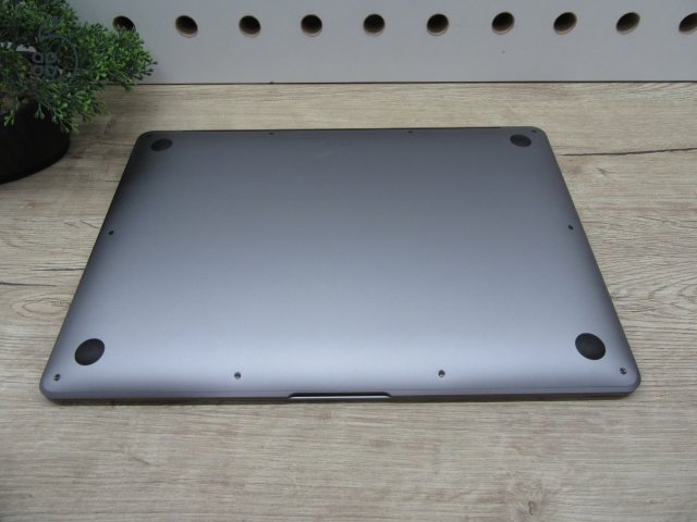 Apple MacBook Air 13” (2020, M1) – Csendes M1-teljesítmény, Retina kijelző, ~15 óra üzemidő – 8/256 – Használt, karcmentes – 93% akku (45 ciklus) – Garancia 3 hónap