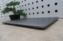 Apple MacBook Air 13” (2020, M1) – Csendes M1-teljesítmény, Retina kijelző, ~15 óra üzemidő – 8/256 – Használt, karcmentes – 93% akku (45 ciklus) – Garancia 3 hónap