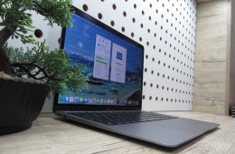Apple MacBook Air 13” (2020, M1) – Csendes M1-teljesítmény, Retina kijelző, ~15 óra üzemidő – 8/256 – Használt, karcmentes – 93% akku (45 ciklus) – Garancia 3 hónap